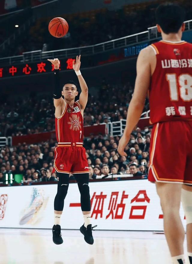 天津男篮奋勇争取胜利，冲刺季后赛