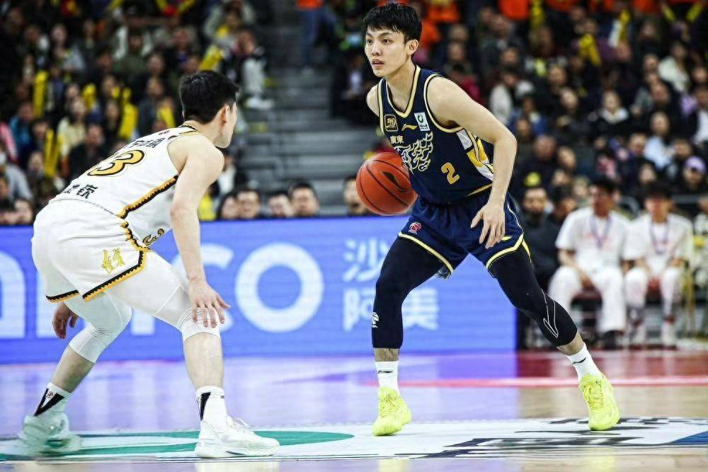 新疆队大胜，排名继续保持领先地位