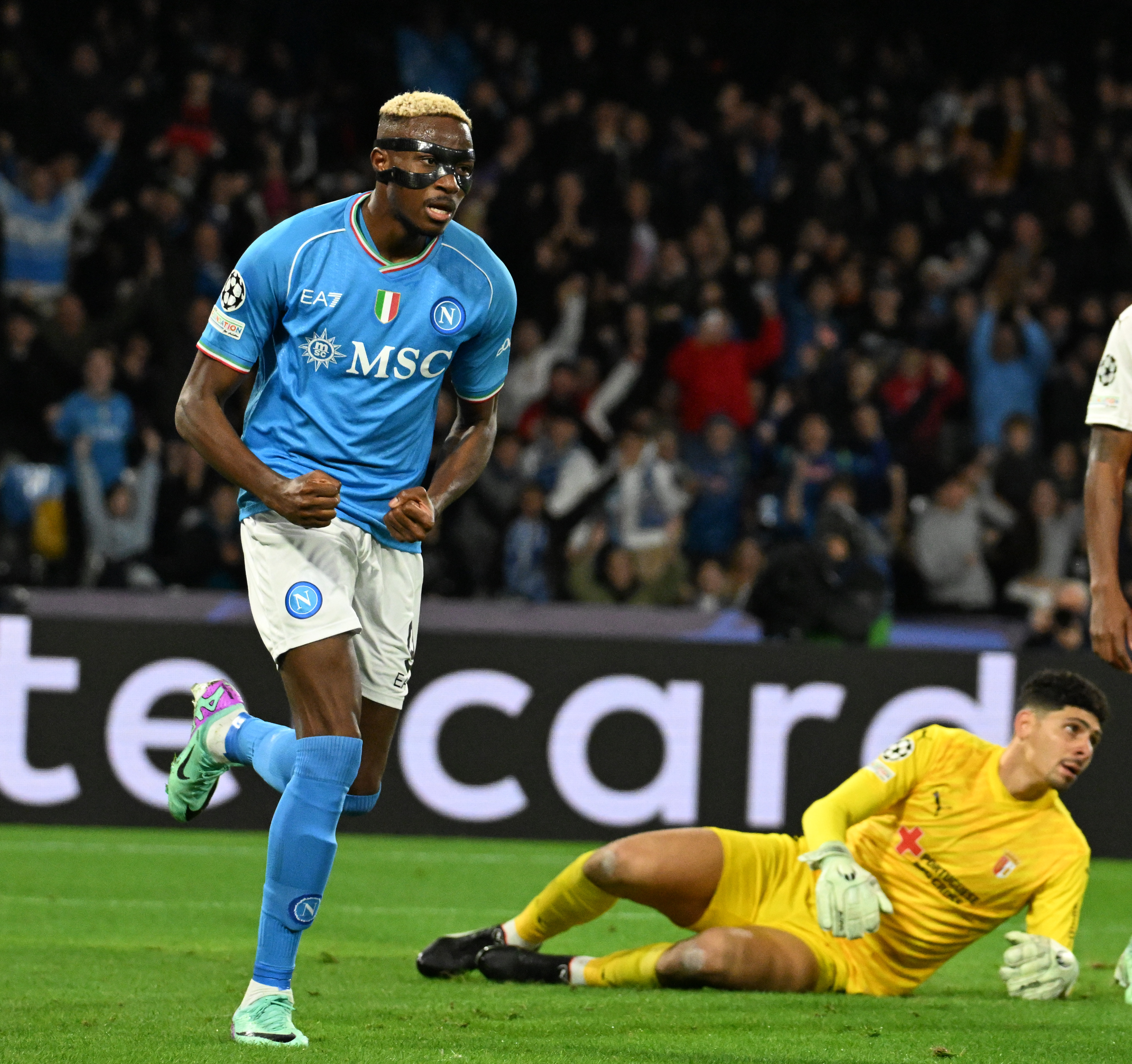 那不勒斯队完胜对手,继续追赶积分榜前列 那不勒斯队完胜对手,继续追赶积分榜前列