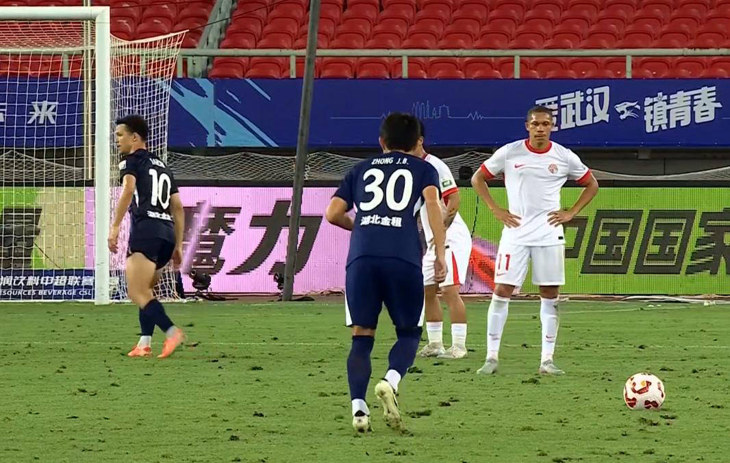 甘冈主场大胜梅斯,取得关键胜利 甘冈主场大胜梅斯,取得关键胜利