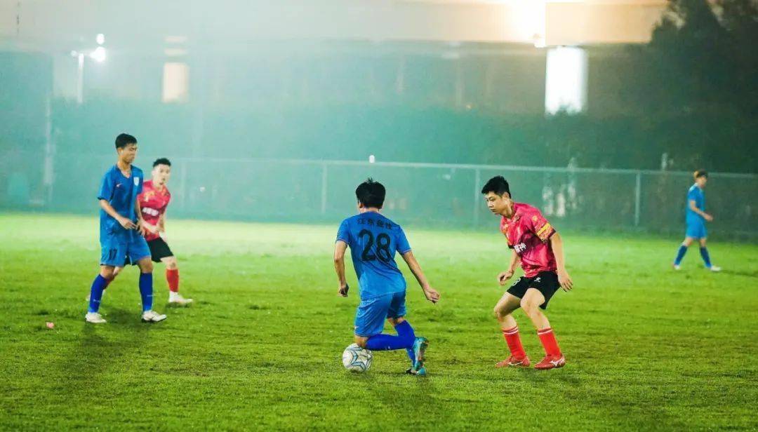 开云体育中国-足球比赛现场一波又一波的激动人心的简单介绍