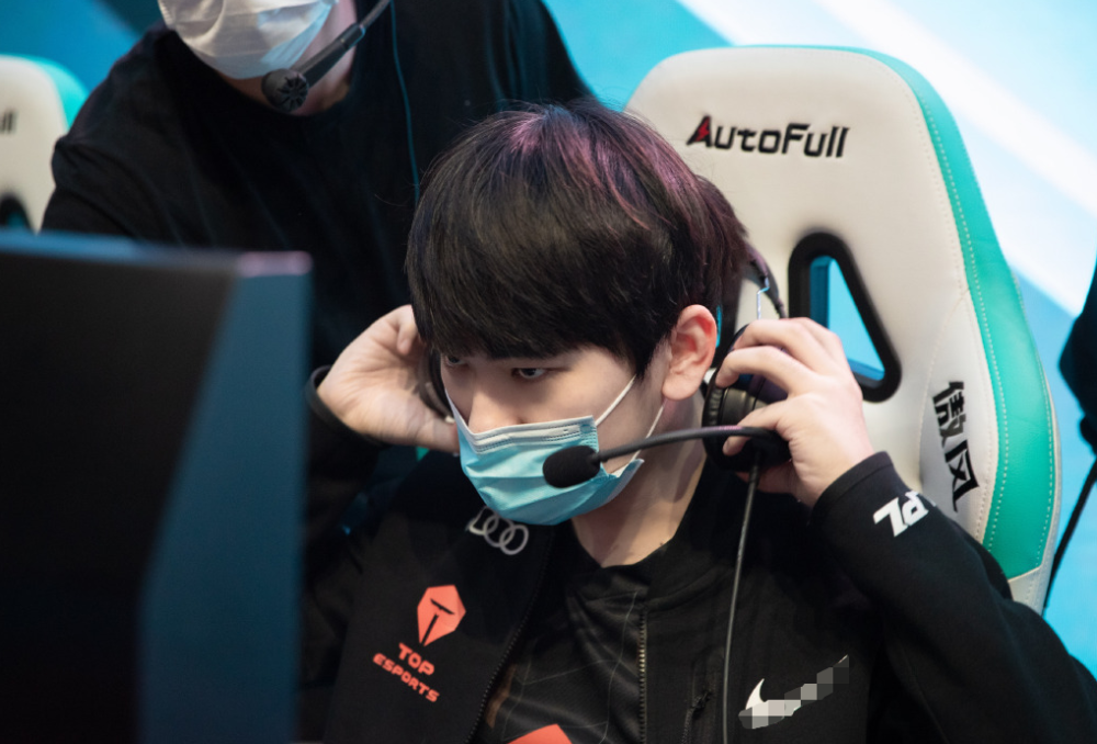 T1碾压V5,JackeyLove拿下关键大龙鏖战多局半决赛,点燃全场激情 T1碾压V5,JackeyLove拿下关键大龙鏖战多局半决赛,点燃全场激情