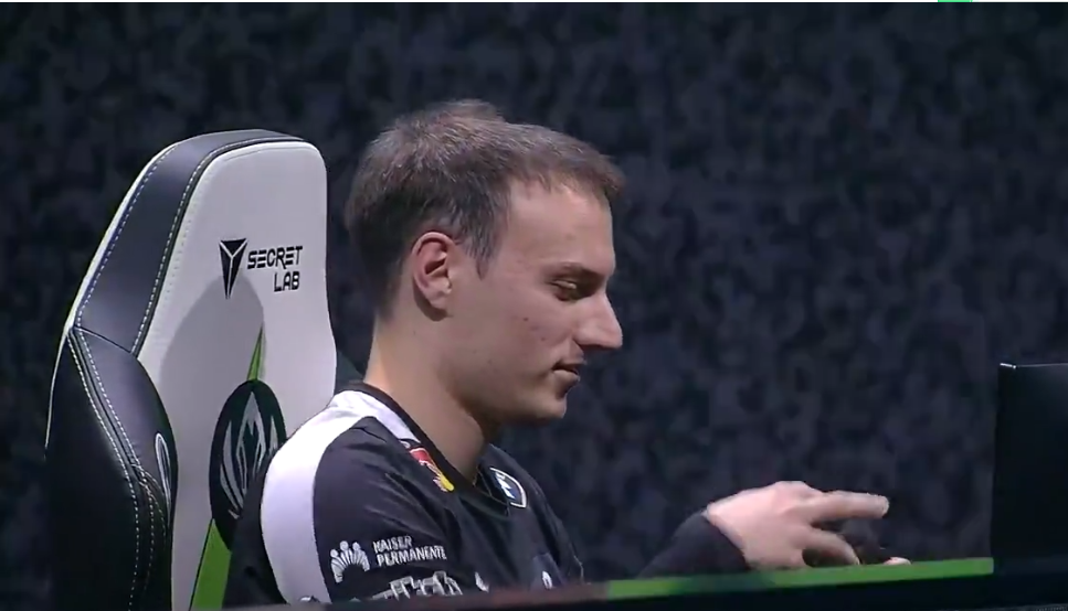 C9碾压DFM,Ming单局斩获MVP激烈交锋半决赛,强势挺进下一轮 C9碾压DFM,Ming单局斩获MVP激烈交锋半决赛,强势挺进下一轮