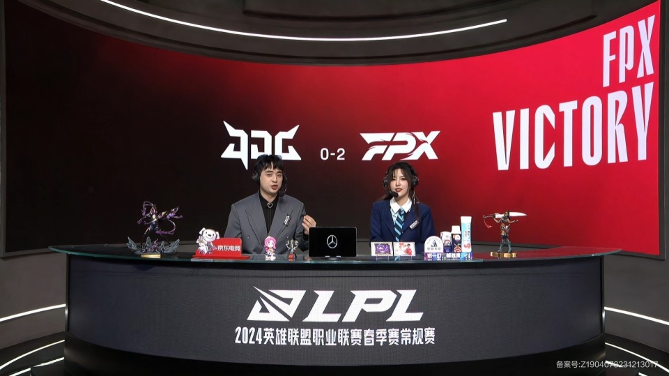 开云体育入口-包含V5轻取T1，Kanavi线上压制力十足鏖战多局四强赛，留下经典瞬间的词条