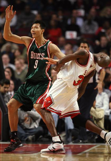 猛龙不敌公牛,遭遇两连败 猛龙不敌公牛,遭遇两连败