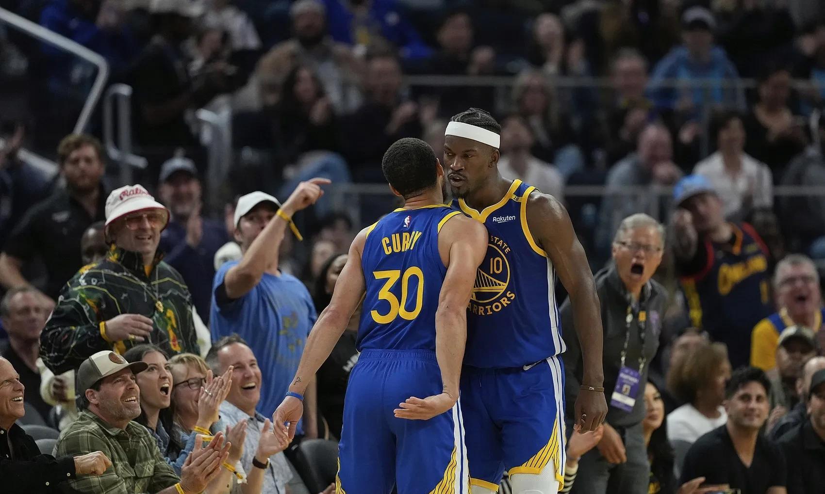 勇士客场力克鹈鹕,库里表现抢眼 勇士客场力克鹈鹕,库里表现抢眼