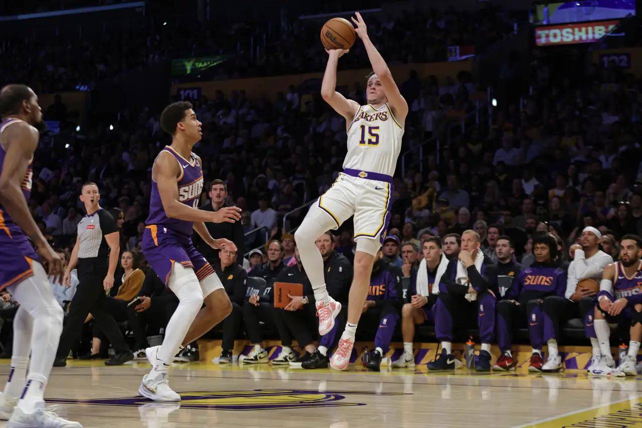 森林狼队主场大胜老鹰队,球员状态回暖 森林狼队主场大胜老鹰队,球员状态回暖