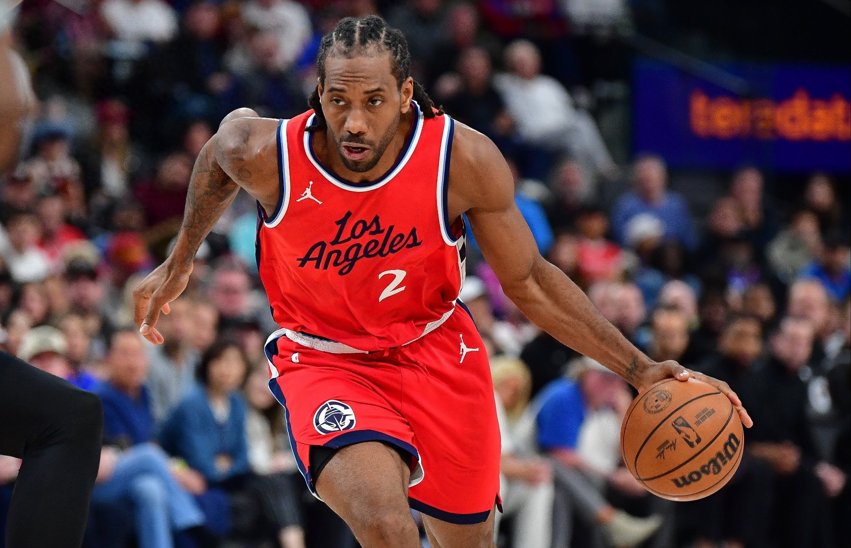 开云平台-快船大胜马刺，莱昂纳德砍下35分