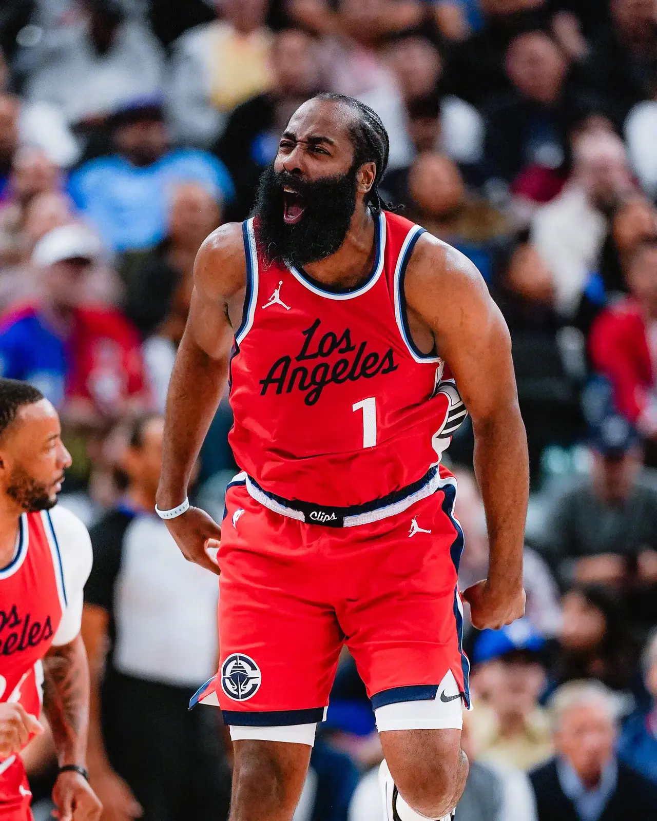 快船大胜马刺,莱昂纳德砍下35分 快船大胜马刺,莱昂纳德砍下35分