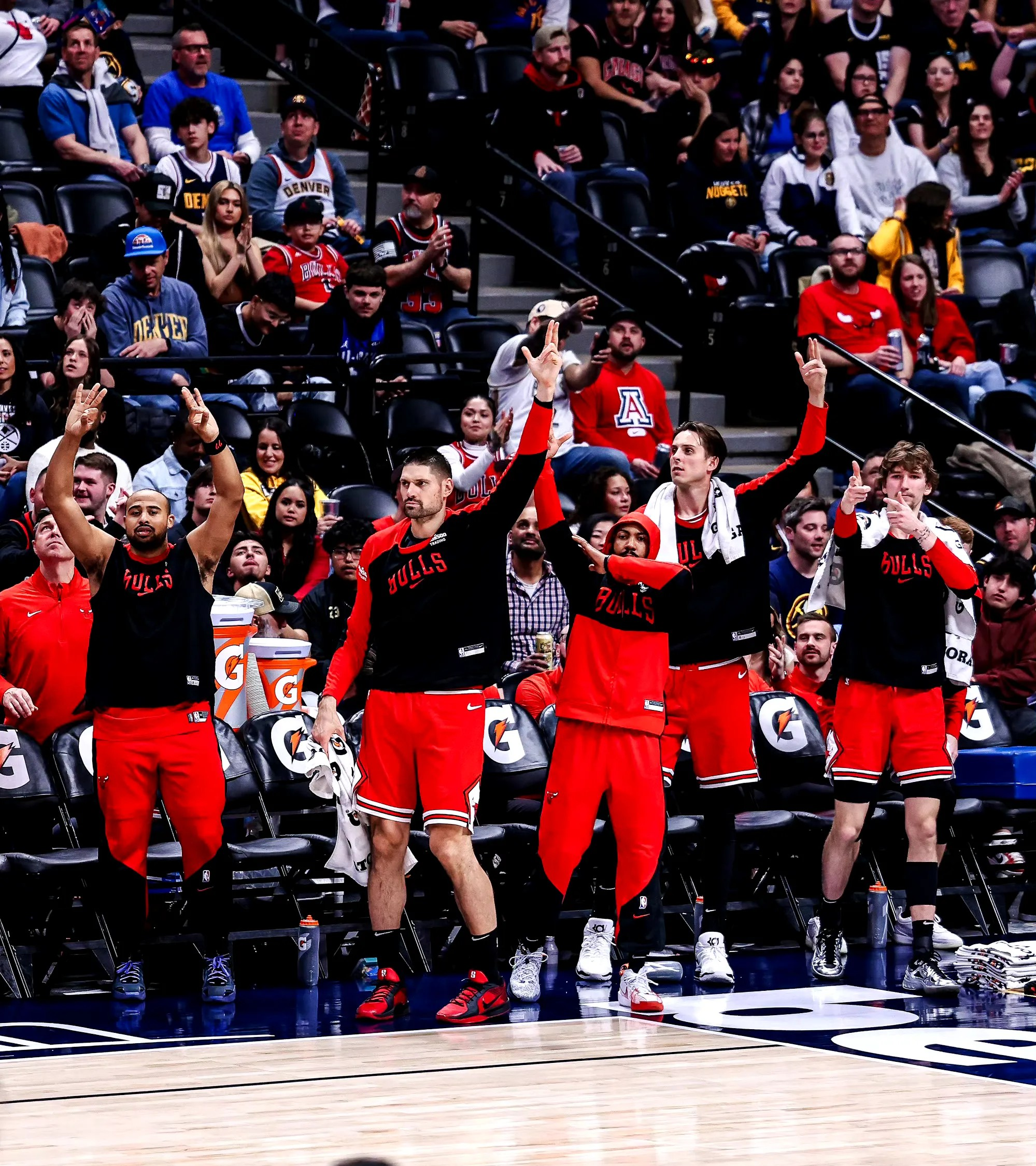 公牛队主场大胜尼克斯队 公牛队主场大胜尼克斯队
