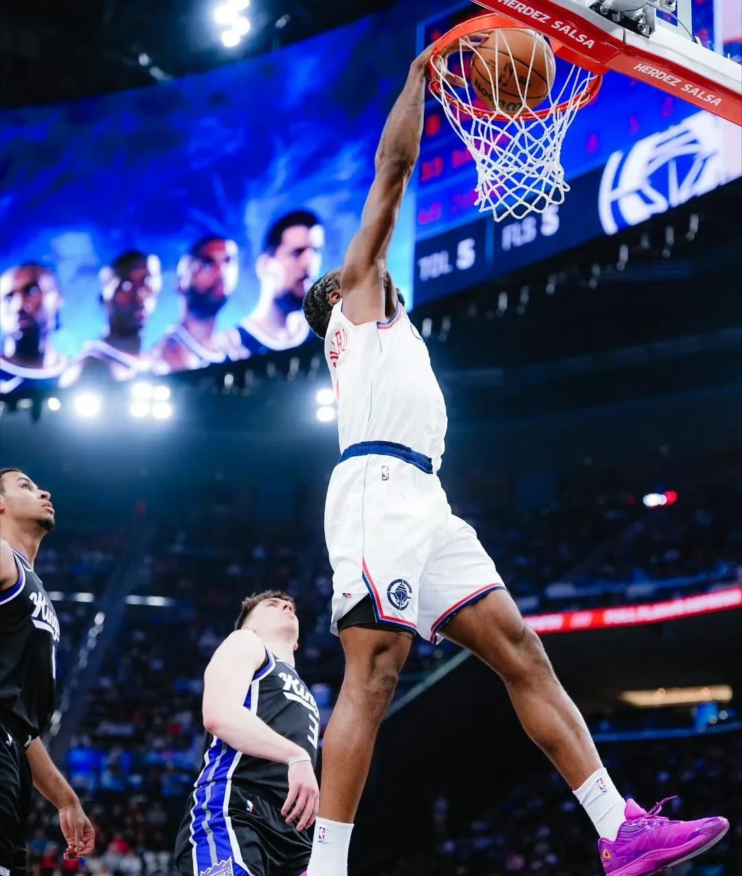 猛龙再度战胜快船,劳里-马尔卡宁射中绝杀球带领球队赢球 猛龙再度战胜快船,劳里-马尔卡宁射中绝杀球带领球队赢球