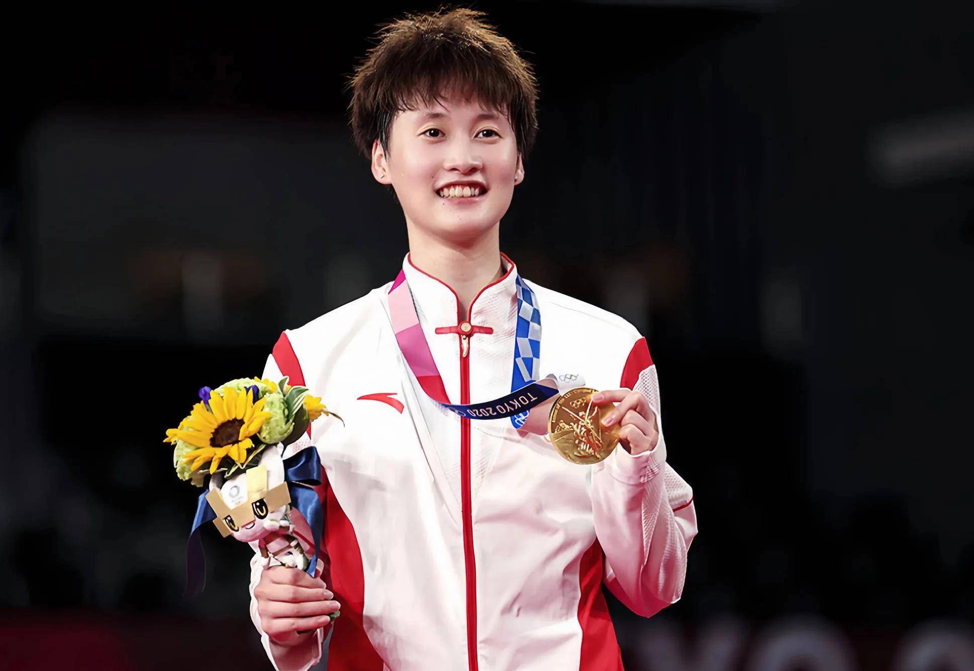 羽毛球比赛翻天覆地,金牌选手飞跃领先 羽毛球比赛翻天覆地,金牌选手飞跃领先