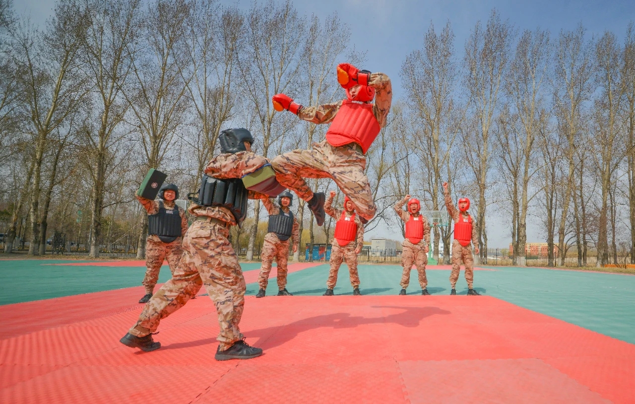 球队战术灵活机动化合练提高默契