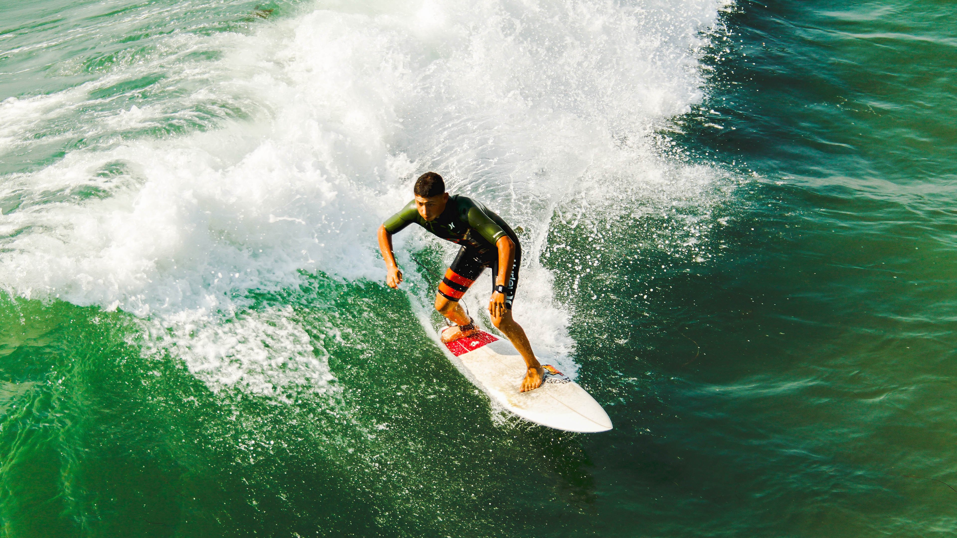 跨越太平洋的篮球对决，CBA霸主辽宁队血拼NBA老鹰