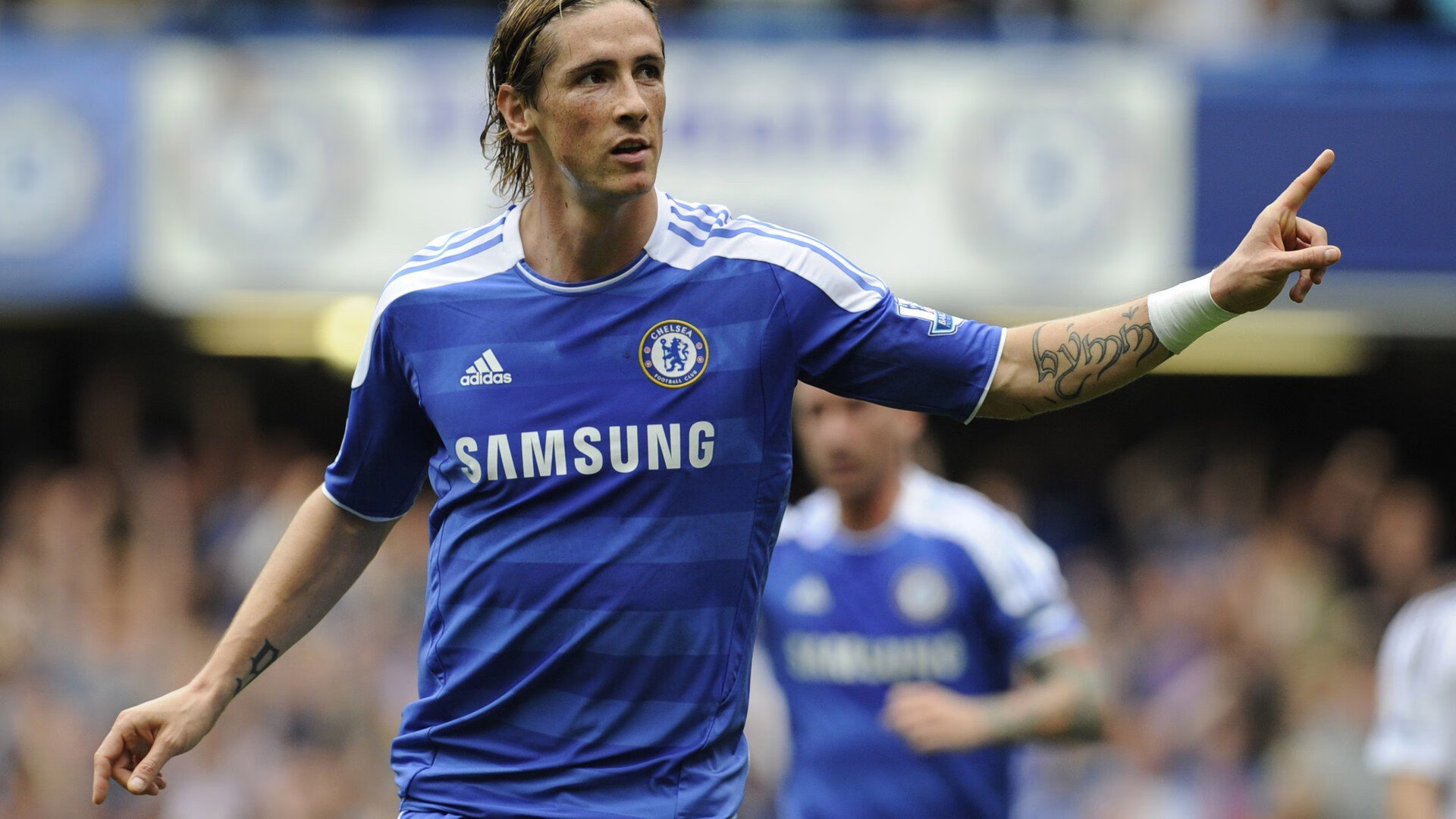 开云体育下载-足球之夜的两种鏖战，波兰血肉长城对决土耳其，范戴克则与自己为敌